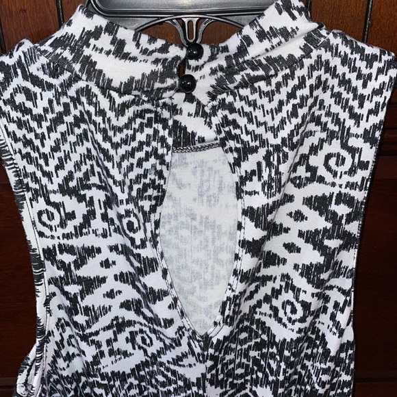 Aztec High-Neck Romper 🖤 - Picture 3 of 3